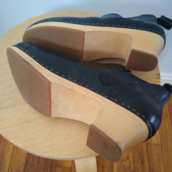 Swedish Hasbeens Black Leather Ankle Brogue Chelsea Boots Clogs - Picture 10 of 13